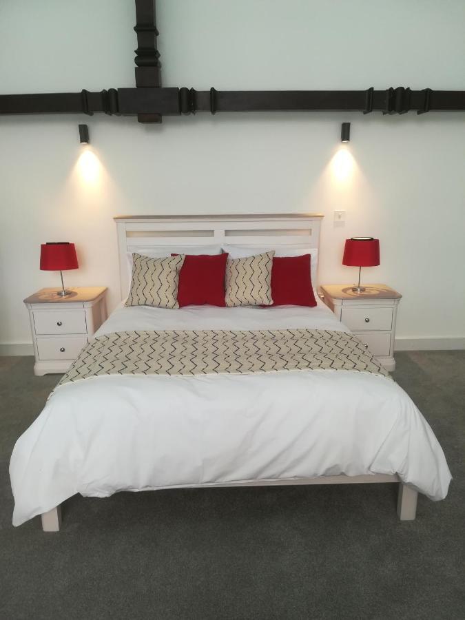 6 Rose Chapel Penthouse Truro Exterior photo